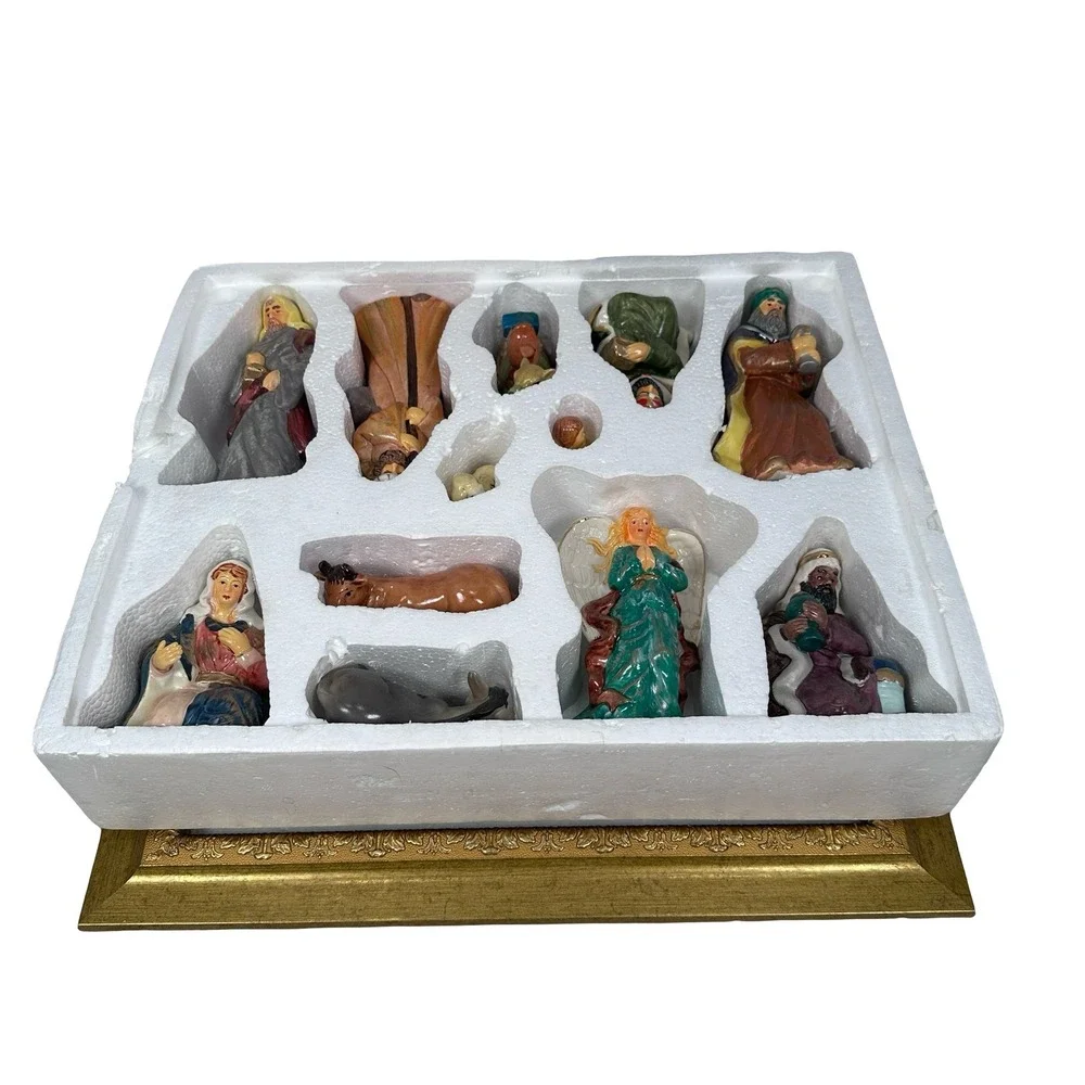 Kirkland's 13 Piece Porcelain Nativity Set Glazed Christmas Figurines‎ DP 053027